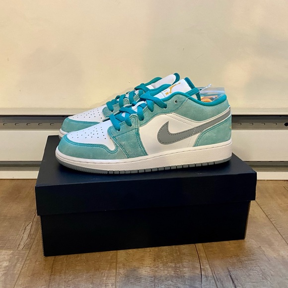 Jordan 1 Low - Emerald Turquoise / 7.5 women - Picture 1 of 7